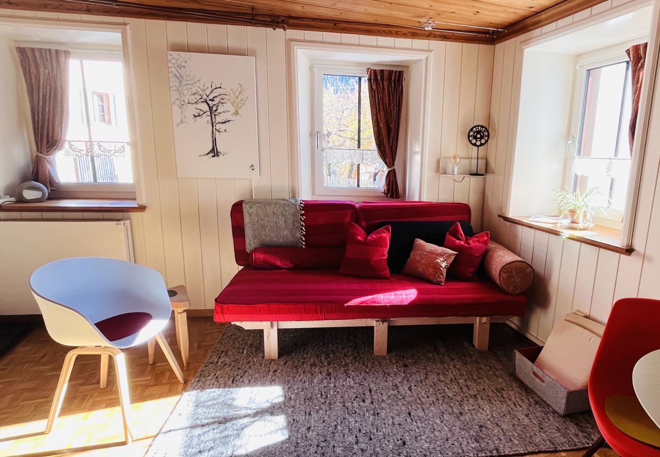 Studio in Scuol - CHASINA ROSA: GEMÜTLICHE 1.5 ZIMMER FERIENWOHNUNG DIREKT BEIM ENGADIN BAD SCUOL