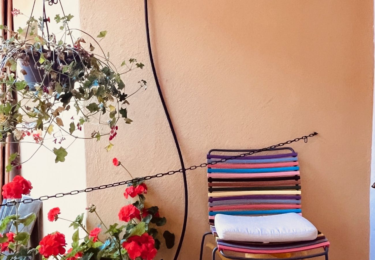 Studio in Scuol - CHASINA ROSA: GEMÜTLICHE 1.5 ZIMMER FERIENWOHNUNG DIREKT BEIM ENGADIN BAD SCUOL