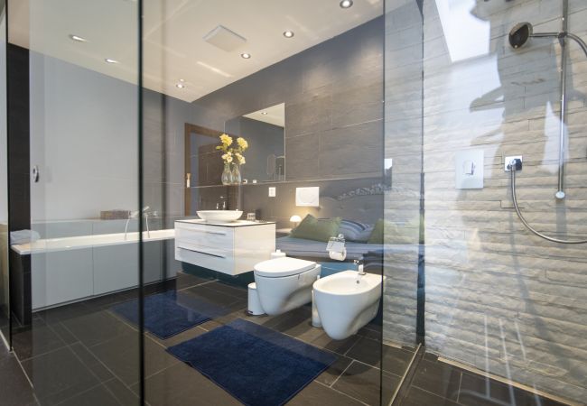 Ferienwohnung in Scuol - Chasa Emerita: Moderne 3 1/2-Zimmer Terrassenwohnung mit Panoramablick Ferienwohnung in Scuol - Chasa Emerita: Moderne 3 1/2-Zimmer Terrassenwohnung mit Panoramablick