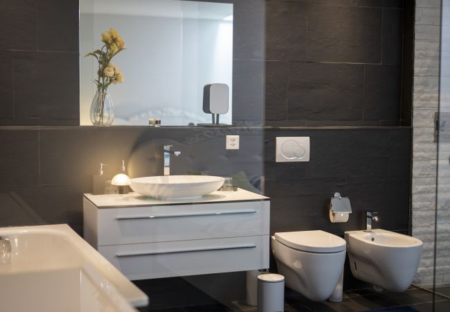 Ferienwohnung in Scuol - Chasa Emerita: Moderne 3 1/2-Zimmer Terrassenwohnung mit Panoramablick Ferienwohnung in Scuol - Chasa Emerita: Moderne 3 1/2-Zimmer Terrassenwohnung mit Panoramablick