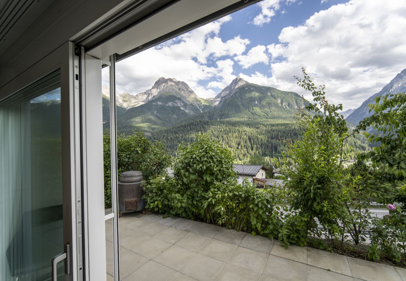 Ferienwohnung in Scuol - Chasa Emerita: Moderne 3 1/2-Zimmer Terrassenwohnung mit Panoramablick