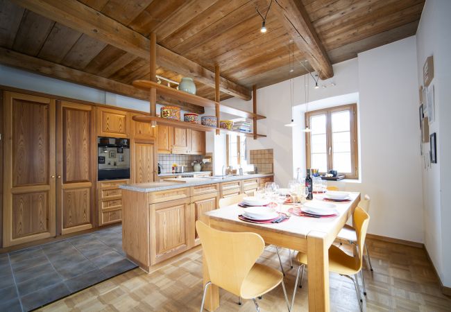 Ferienwohnung in Sent - Chasa Scaletta: Grosse Maisonettewohnung mit viel Charme mitten in Sent Ferienwohnung in Sent - Chasa Scaletta: Grosse Maisonettewohnung mit viel Charme mitten in Sent