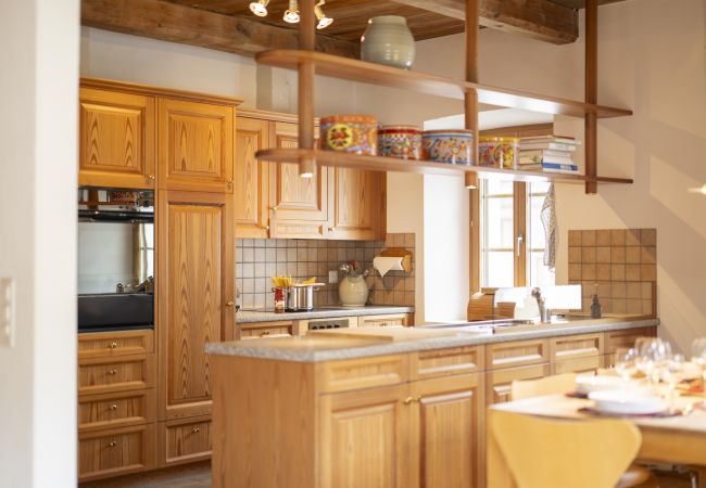 Ferienwohnung in Sent - Chasa Scaletta: Grosse Maisonettewohnung mit viel Charme mitten in Sent Ferienwohnung in Sent - Chasa Scaletta: Grosse Maisonettewohnung mit viel Charme mitten in Sent