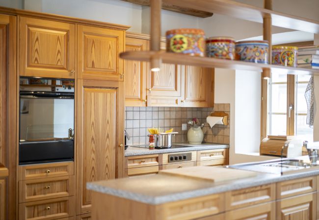 Ferienwohnung in Sent - Chasa Scaletta: Grosse Maisonettewohnung mit viel Charme mitten in Sent Ferienwohnung in Sent - Chasa Scaletta: Grosse Maisonettewohnung mit viel Charme mitten in Sent