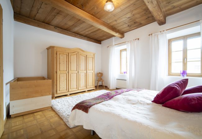 Ferienwohnung in Sent - Chasa Scaletta: Grosse Maisonettewohnung mit viel Charme mitten in Sent Ferienwohnung in Sent - Chasa Scaletta: Grosse Maisonettewohnung mit viel Charme mitten in Sent