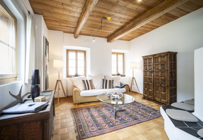 Ferienwohnung in Sent - Chasa Scaletta: Grosse Maisonettewohnung mit viel Charme mitten in Sent Ferienwohnung in Sent - Chasa Scaletta: Grosse Maisonettewohnung mit viel Charme mitten in Sent
