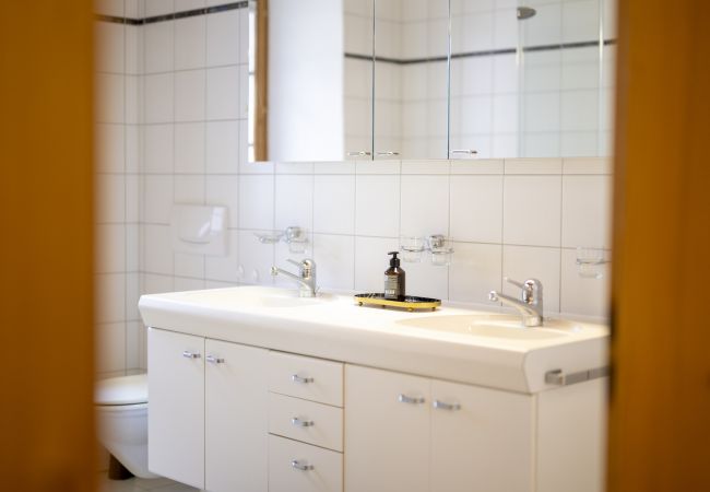 Ferienwohnung in Sent - Chasa Scaletta: Grosse Maisonettewohnung mit viel Charme mitten in Sent Ferienwohnung in Sent - Chasa Scaletta: Grosse Maisonettewohnung mit viel Charme mitten in Sent