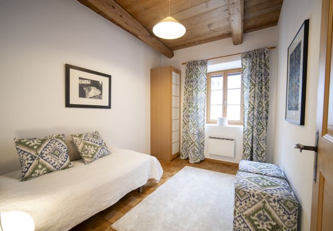 Ferienwohnung in Sent - Chasa Scaletta: Grosse Maisonettewohnung mit viel Charme mitten in Sent Ferienwohnung in Sent - Chasa Scaletta: Grosse Maisonettewohnung mit viel Charme mitten in Sent