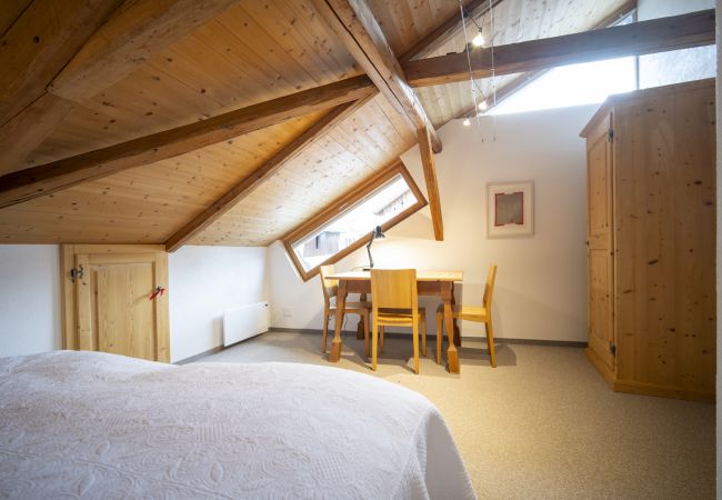 Ferienwohnung in Sent - Chasa Scaletta: Grosse Maisonettewohnung mit viel Charme mitten in Sent Ferienwohnung in Sent - Chasa Scaletta: Grosse Maisonettewohnung mit viel Charme mitten in Sent