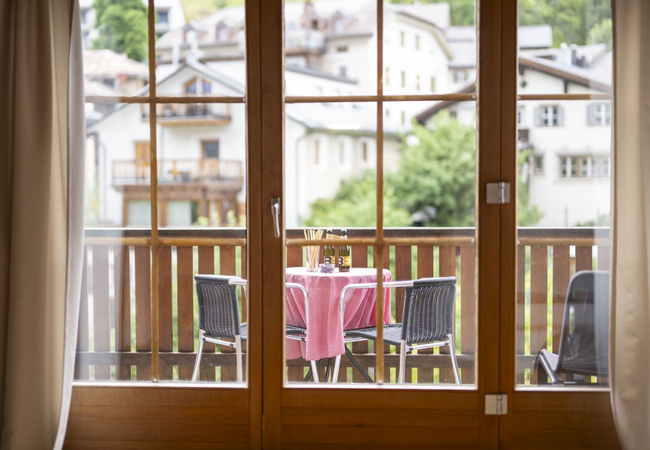 Ferienwohnung in Sent - Chasa Scaletta: Grosse Maisonettewohnung mit viel Charme mitten in Sent