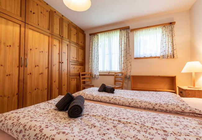 Ferienwohnung in Scuol - Chasa Val 735: Ruhige 3 ½-Zimmerwohnung mit Terrasse und Aussicht auf den Nationalpark Ferienwohnung in Scuol - Chasa Val 735: Ruhige 3 ½-Zimmerwohnung mit Terrasse und Aussicht auf den Nationalpark