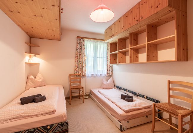 Ferienwohnung in Scuol - Chasa Val 735: Ruhige 3 ½-Zimmerwohnung mit Terrasse und Aussicht auf den Nationalpark Ferienwohnung in Scuol - Chasa Val 735: Ruhige 3 ½-Zimmerwohnung mit Terrasse und Aussicht auf den Nationalpark