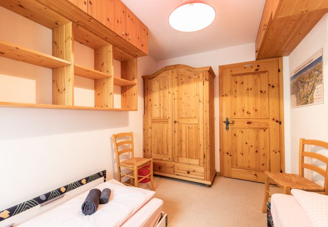 Ferienwohnung in Scuol - Chasa Val 735: Ruhige 3 ½-Zimmerwohnung mit Terrasse und Aussicht auf den Nationalpark Ferienwohnung in Scuol - Chasa Val 735: Ruhige 3 ½-Zimmerwohnung mit Terrasse und Aussicht auf den Nationalpark