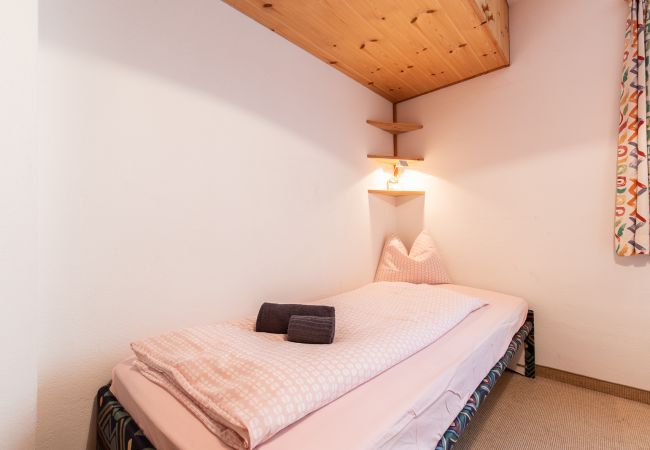 Ferienwohnung in Scuol - Chasa Val 735: Ruhige 3 ½-Zimmerwohnung mit Terrasse und Aussicht auf den Nationalpark Ferienwohnung in Scuol - Chasa Val 735: Ruhige 3 ½-Zimmerwohnung mit Terrasse und Aussicht auf den Nationalpark