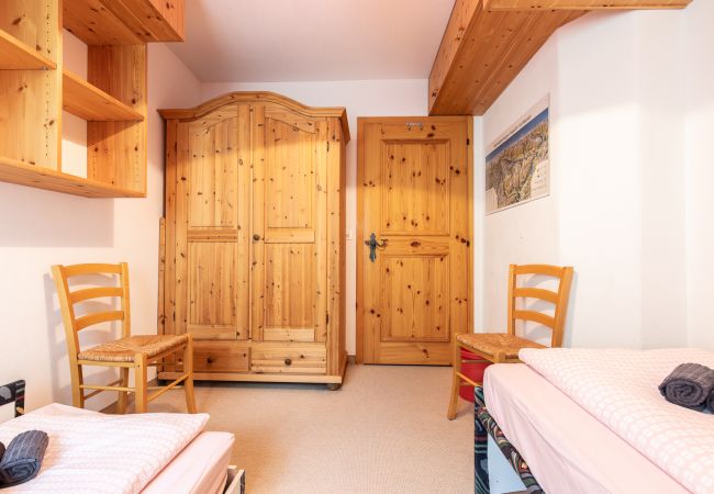 Ferienwohnung in Scuol - Chasa Val 735: Ruhige 3 ½-Zimmerwohnung mit Terrasse und Aussicht auf den Nationalpark Ferienwohnung in Scuol - Chasa Val 735: Ruhige 3 ½-Zimmerwohnung mit Terrasse und Aussicht auf den Nationalpark