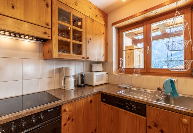 Ferienwohnung in Scuol - Chasa Val 735: Ruhige 3 ½-Zimmerwohnung mit Terrasse und Aussicht auf den Nationalpark Ferienwohnung in Scuol - Chasa Val 735: Ruhige 3 ½-Zimmerwohnung mit Terrasse und Aussicht auf den Nationalpark