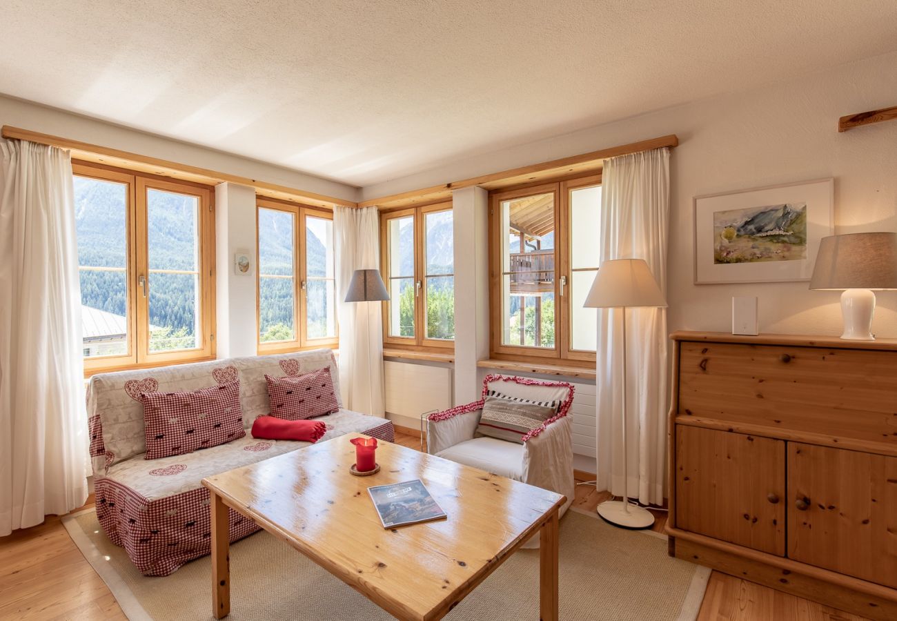 Ferienwohnung in Scuol - Chasa Val 735: Ruhige 3 ½-Zimmerwohnung mit Terrasse und Aussicht auf den Nationalpark