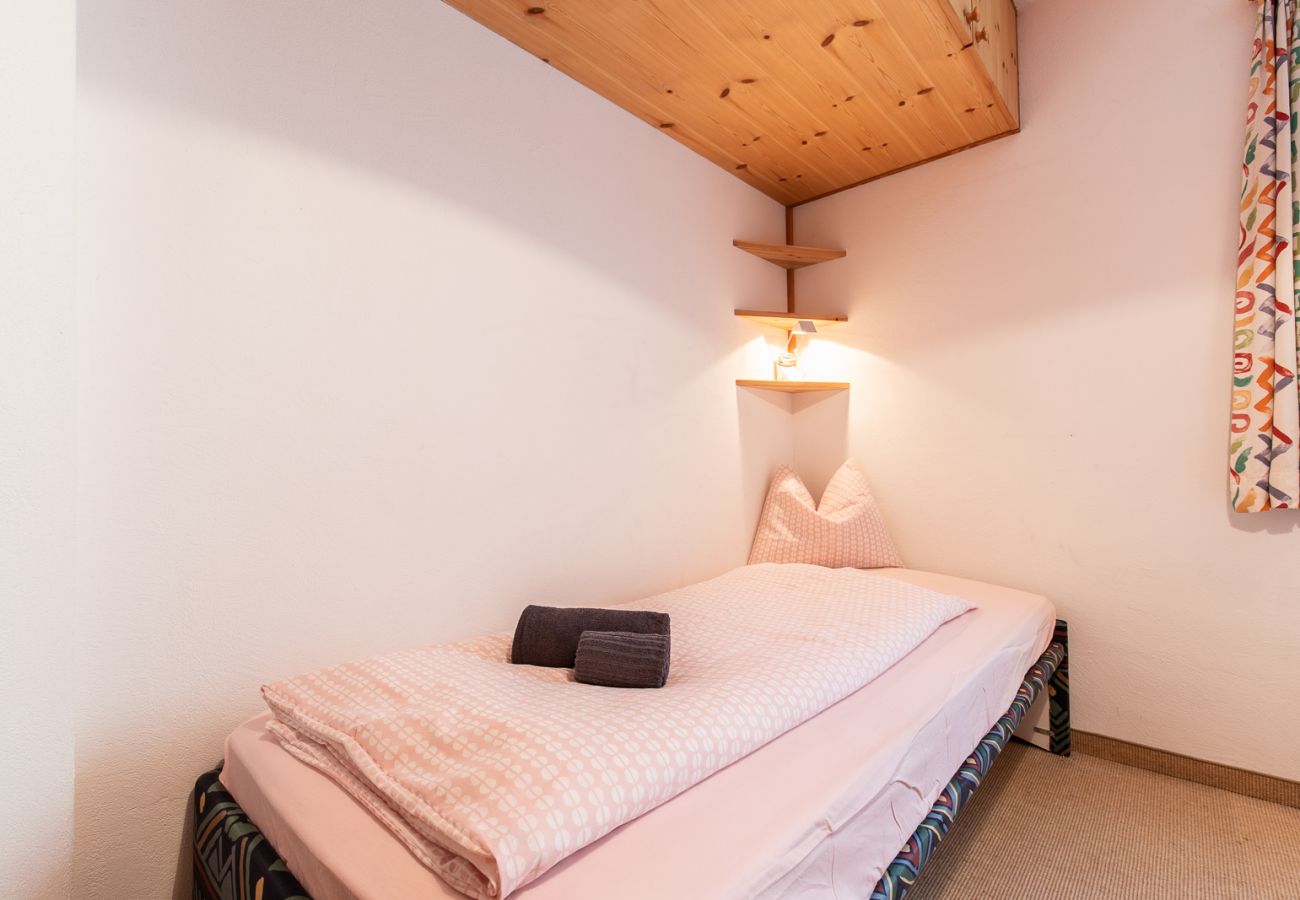 Ferienwohnung in Scuol - Chasa Val 735: Ruhige 3 ½-Zimmerwohnung mit Terrasse und Aussicht auf den Nationalpark