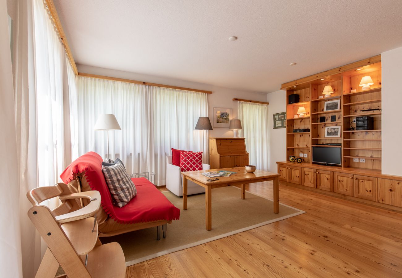 Ferienwohnung in Scuol - Chasa Val 735: Ruhige 3 ½-Zimmerwohnung mit Terrasse und Aussicht auf den Nationalpark