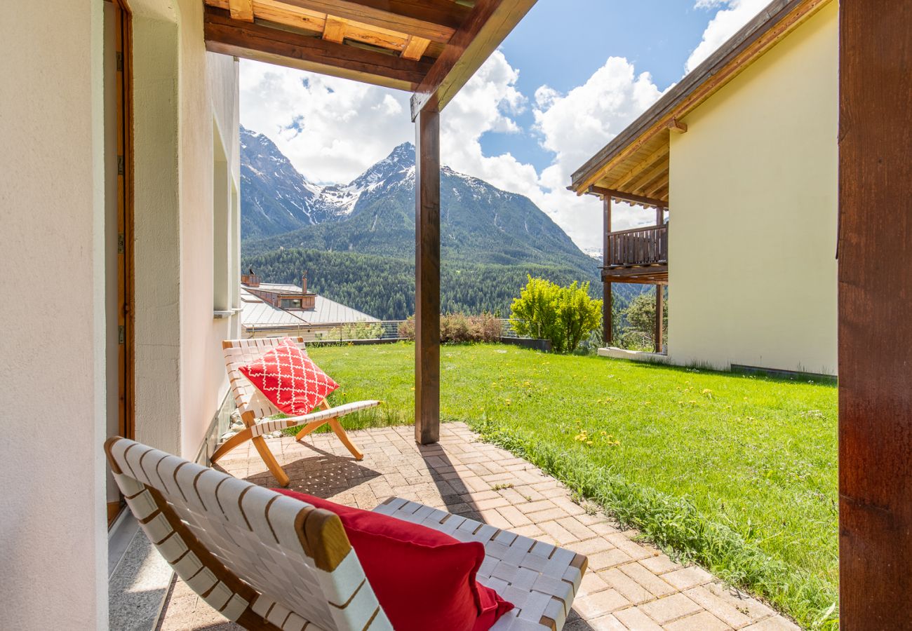 Ferienwohnung in Scuol - Chasa Val 735: Ruhige 3 ½-Zimmerwohnung mit Terrasse und Aussicht auf den Nationalpark