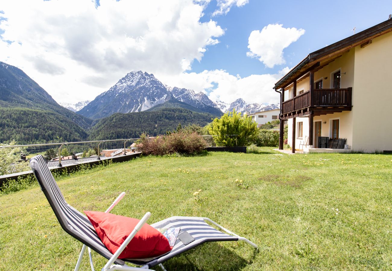 Ferienwohnung in Scuol - Chasa Val 735: Ruhige 3 ½-Zimmerwohnung mit Terrasse und Aussicht auf den Nationalpark