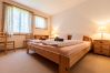 Ferienwohnung in Scuol - Chasa Val 735: Ruhige 3 ½-Zimmerwohnung mit Terrasse und Aussicht auf den Nationalpark Ferienwohnung in Scuol - Chasa Val 735: Ruhige 3 ½-Zimmerwohnung mit Terrasse und Aussicht auf den Nationalpark
