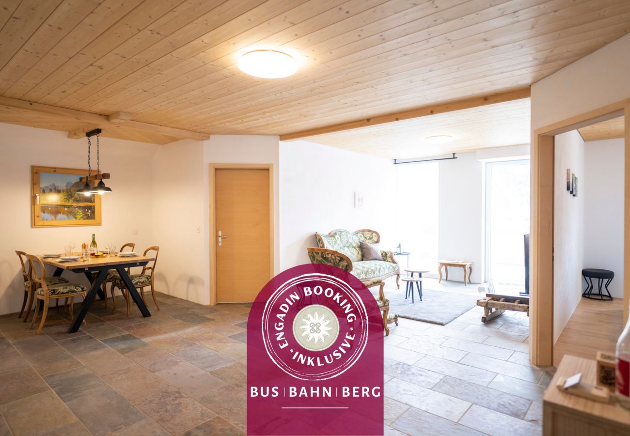 Ferienwohnung in Sent - Chasa Chavriöl: 3.5 Zimmer Ferienwohnung mit Panoramasicht in Sent  