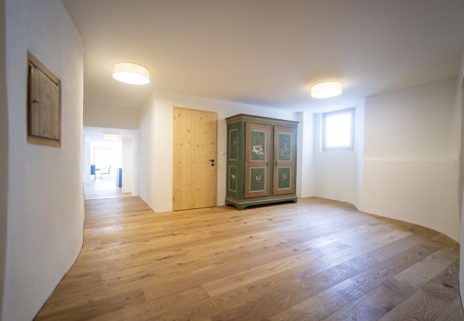 Ferienwohnung in Scuol - Chasa Punt: Aussergewöhnliche 5 ½-Zimmerwohnung im historischen Dorfkern Ferienwohnung in Scuol - Chasa Punt: Aussergewöhnliche 5 ½-Zimmerwohnung im historischen Dorfkern