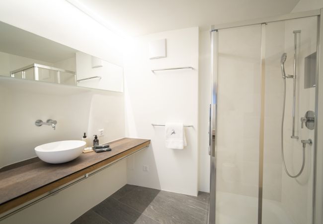 Ferienwohnung in Scuol - Chasa Punt: Aussergewöhnliche 5 ½-Zimmerwohnung im historischen Dorfkern Ferienwohnung in Scuol - Chasa Punt: Aussergewöhnliche 5 ½-Zimmerwohnung im historischen Dorfkern
