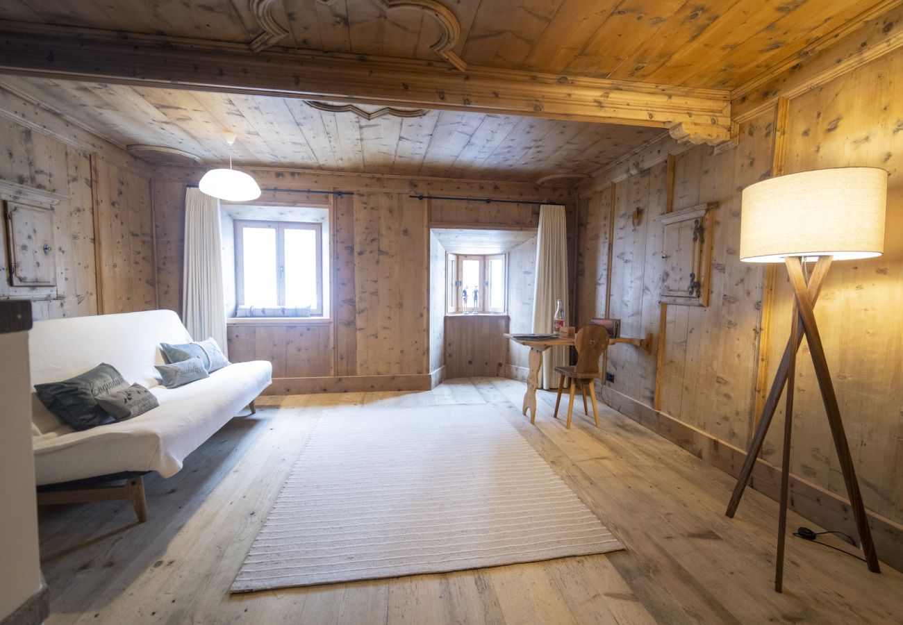 Ferienwohnung in Scuol - CHASA PUNT: AUSSERGEWÖHNLICHE 5 ½-ZIMMERWOHNUNG IM HISTORISCHE DORFKERN VON SCUOL