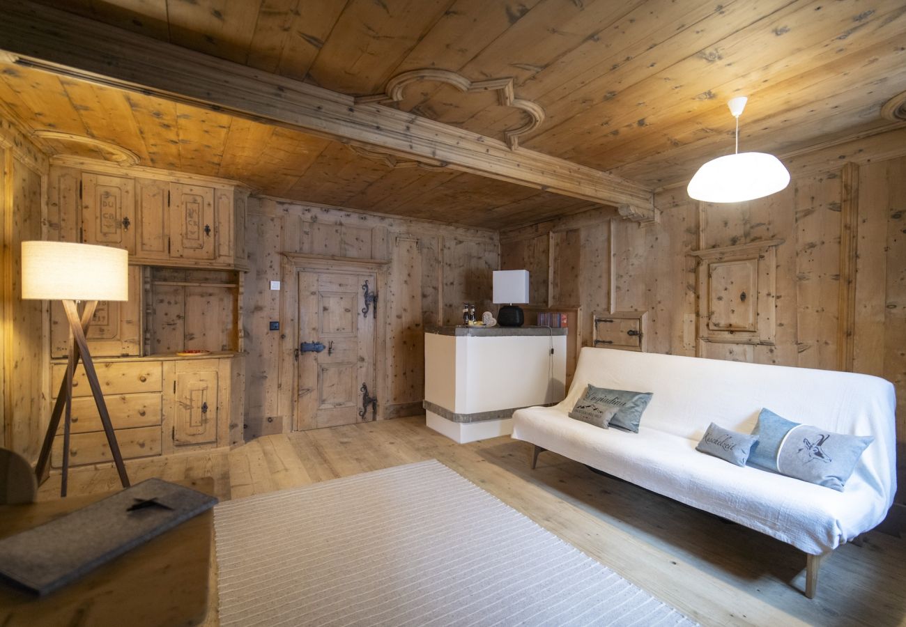 Ferienwohnung in Scuol - CHASA PUNT: AUSSERGEWÖHNLICHE 5 ½-ZIMMERWOHNUNG IM HISTORISCHE DORFKERN VON SCUOL