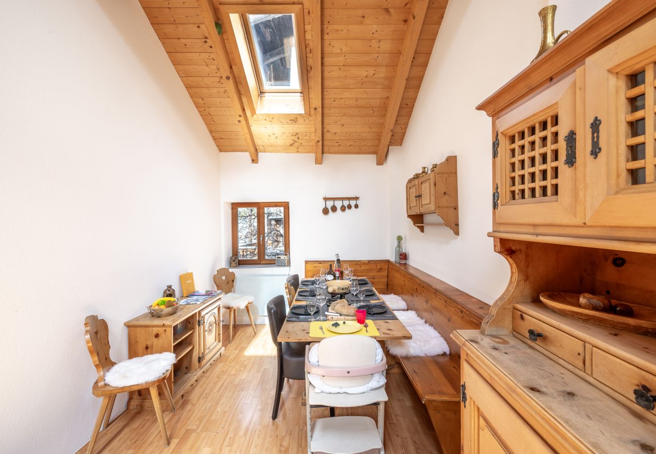 Ferienhaus in Scuol - Chasa Mayer: Zentrale 5 ½-Zimmerwohnung im historischen Dorfkern Scuol Sura