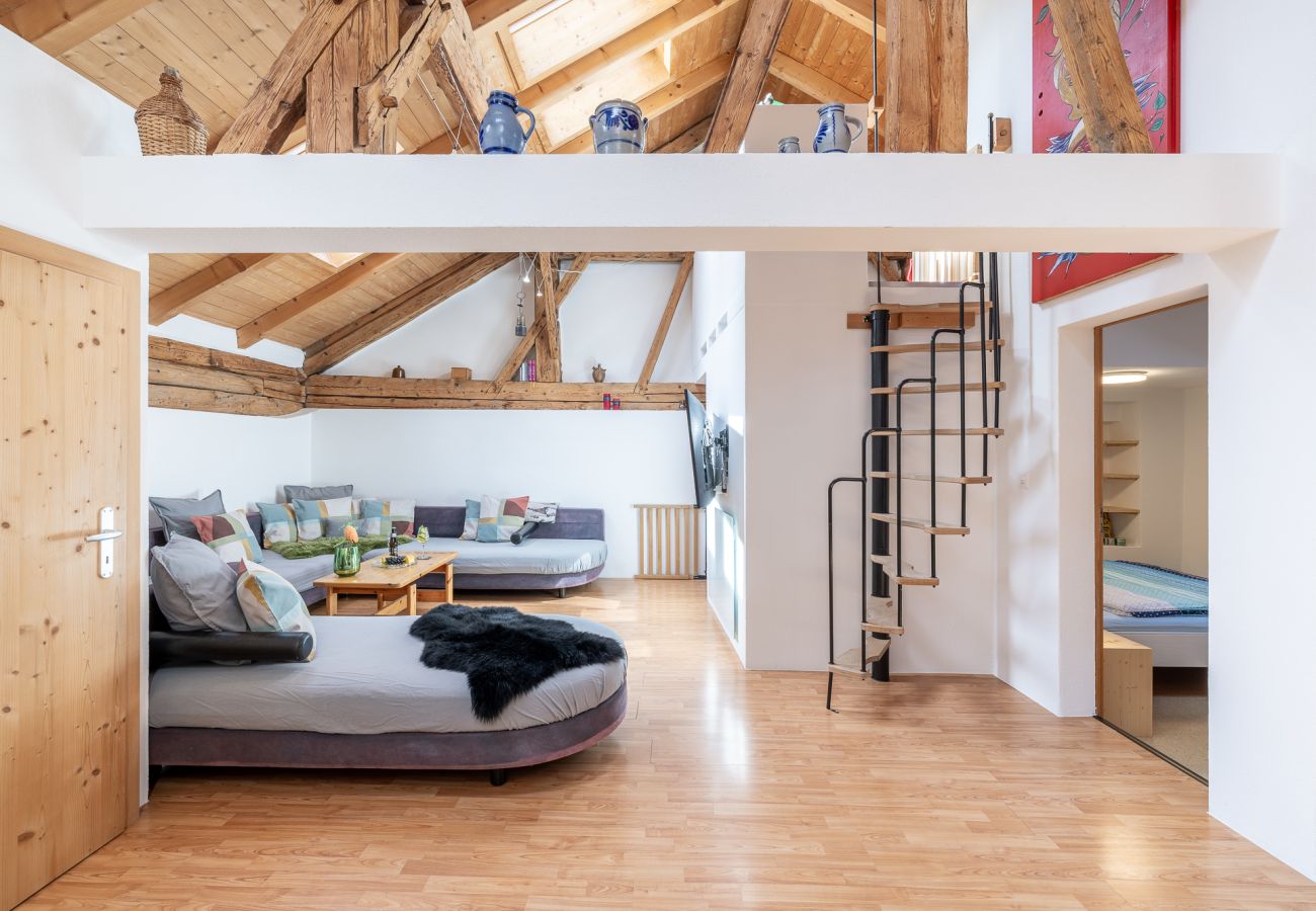 Ferienhaus in Scuol - CHASA MAYER: ZENTRALE 5 ½-ZIMMER FERIENWOHNUNG IM HISTORISCHEN DORFKERN VON SCUOL SURA