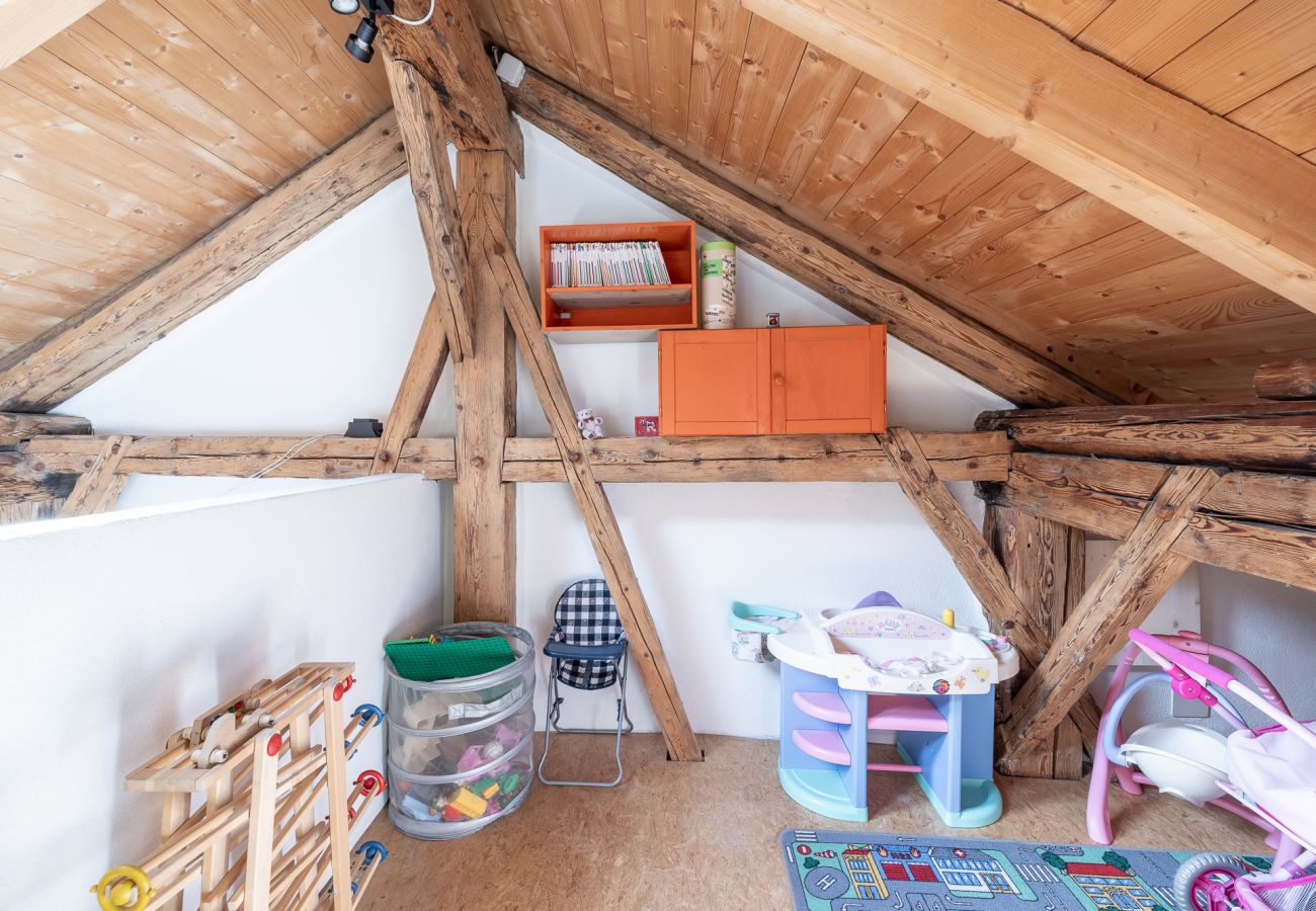 Ferienhaus in Scuol - Chasa Mayer: Zentrale 5 ½-Zimmerwohnung im historischen Dorfkern Scuol Sura