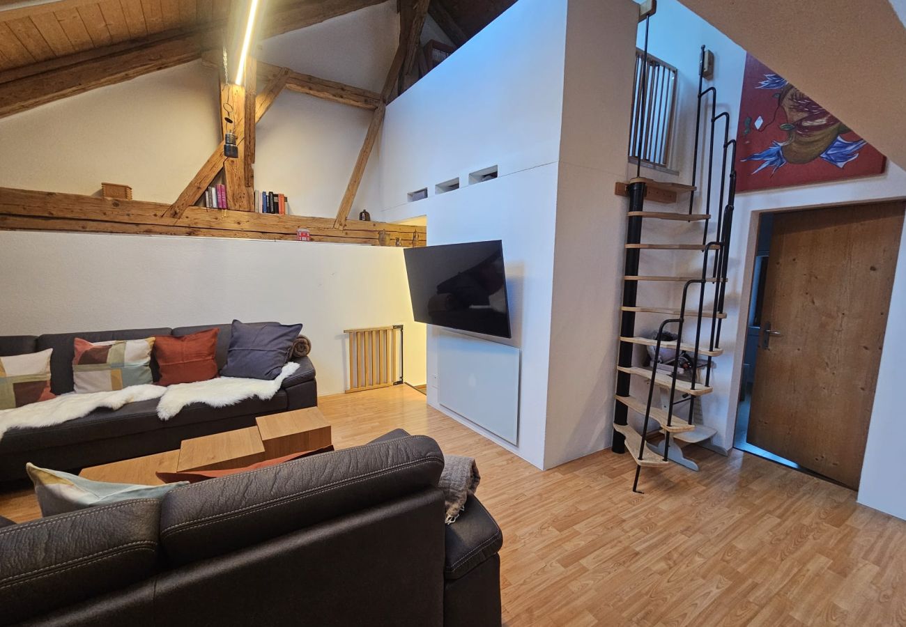 Ferienhaus in Scuol - Chasa Mayer: Zentrale 5 ½-Zimmerwohnung im historischen Dorfkern Scuol Sura