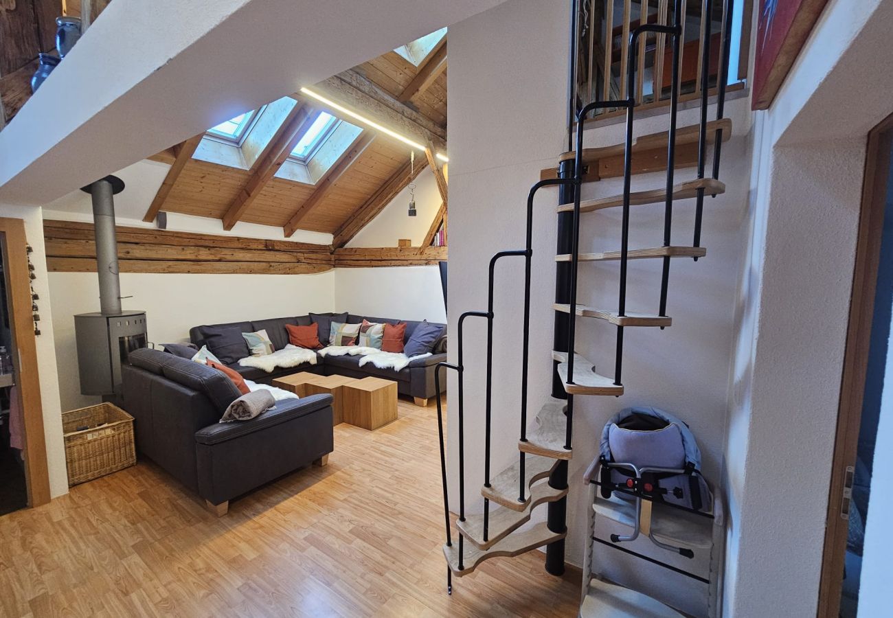 Ferienhaus in Scuol - Chasa Mayer: Zentrale 5 ½-Zimmerwohnung im historischen Dorfkern Scuol Sura