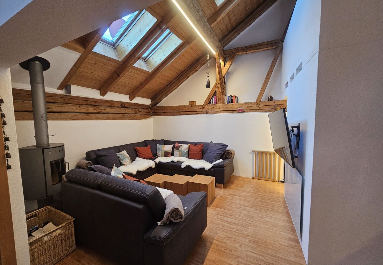 Ferienhaus in Scuol - Chasa Mayer: Zentrale 5 ½-Zimmerwohnung im historischen Dorfkern Scuol Sura