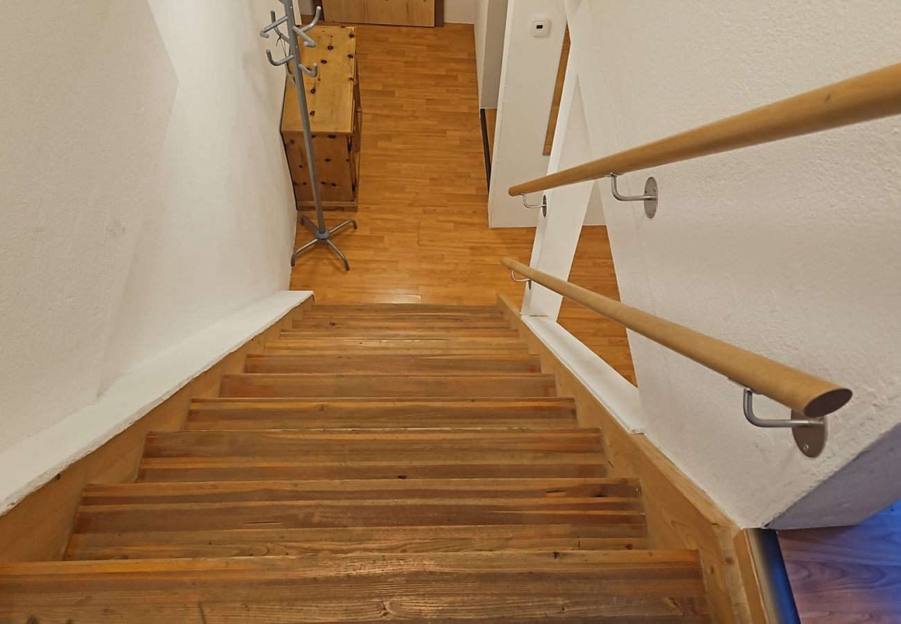 Ferienhaus in Scuol - Chasa Mayer: Zentrale 5 ½-Zimmerwohnung im historischen Dorfkern Scuol Sura