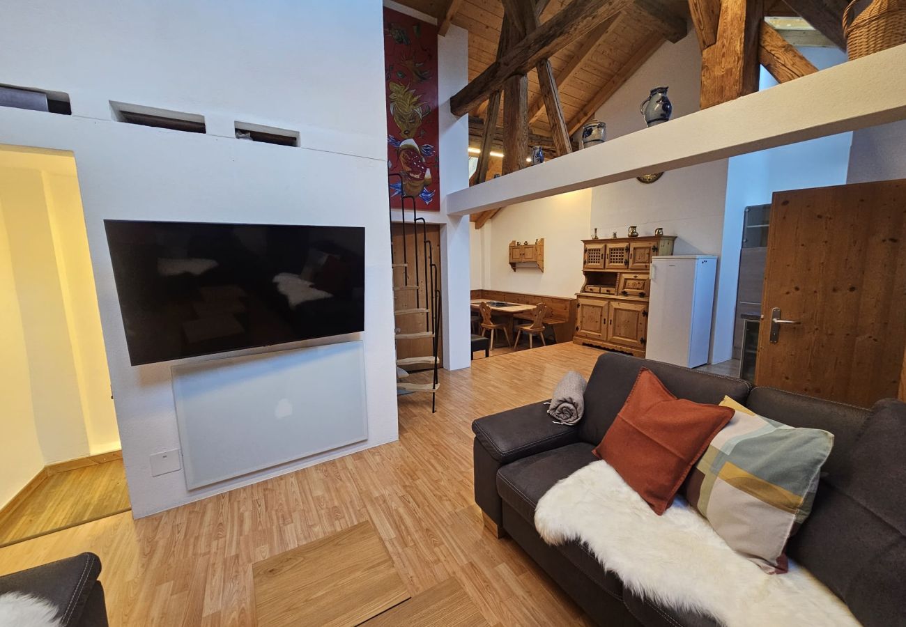 Ferienhaus in Scuol - Chasa Mayer: Zentrale 5 ½-Zimmerwohnung im historischen Dorfkern Scuol Sura