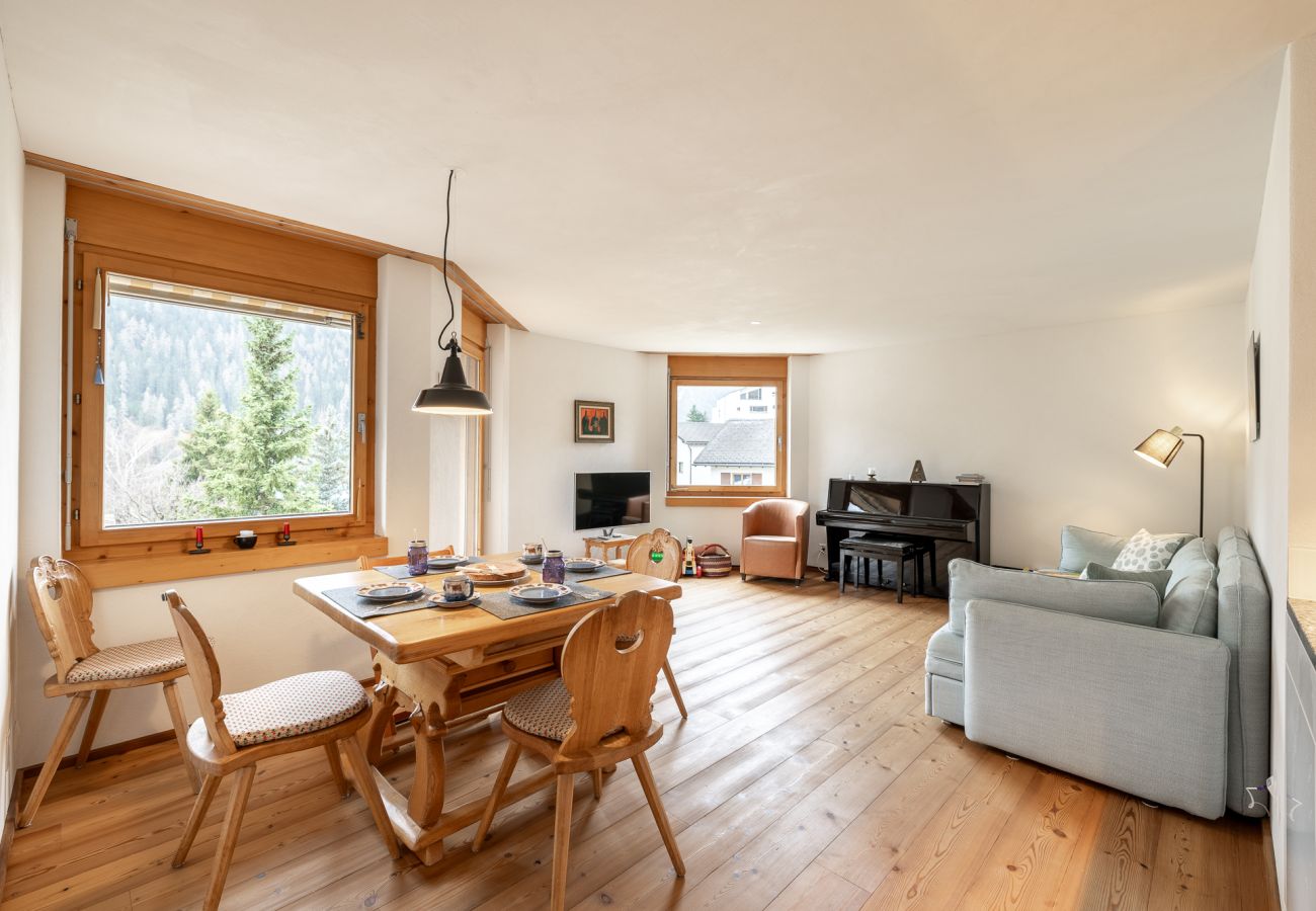 Ferienwohnung in Scuol - CHASA KÜMIN - Ideal gelegene, gemütliche 2.5 Zimmerwohnung mit Aussicht im östlichen Dorfteil von Scuol