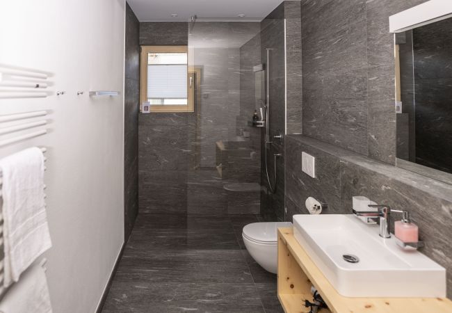 Ferienwohnung in Müstair - Chasa Helvetia Duai: Neu gebaute 3,5 Zimmer Ferienwohnung mit exklusivem Hotelservice Ferienwohnung in Müstair - Chasa Helvetia Duai: Neu gebaute 3,5 Zimmer Ferienwohnung mit exklusivem Hotelservice