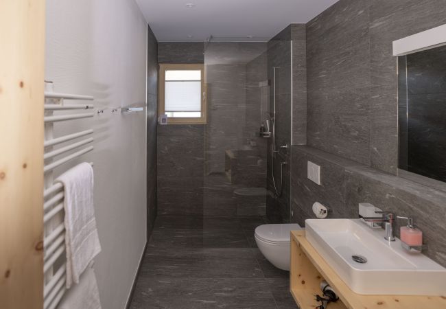 Ferienwohnung in Müstair - Chasa Helvetia Duai: Neu gebaute 3,5 Zimmer Ferienwohnung mit exklusivem Hotelservice Ferienwohnung in Müstair - Chasa Helvetia Duai: Neu gebaute 3,5 Zimmer Ferienwohnung mit exklusivem Hotelservice