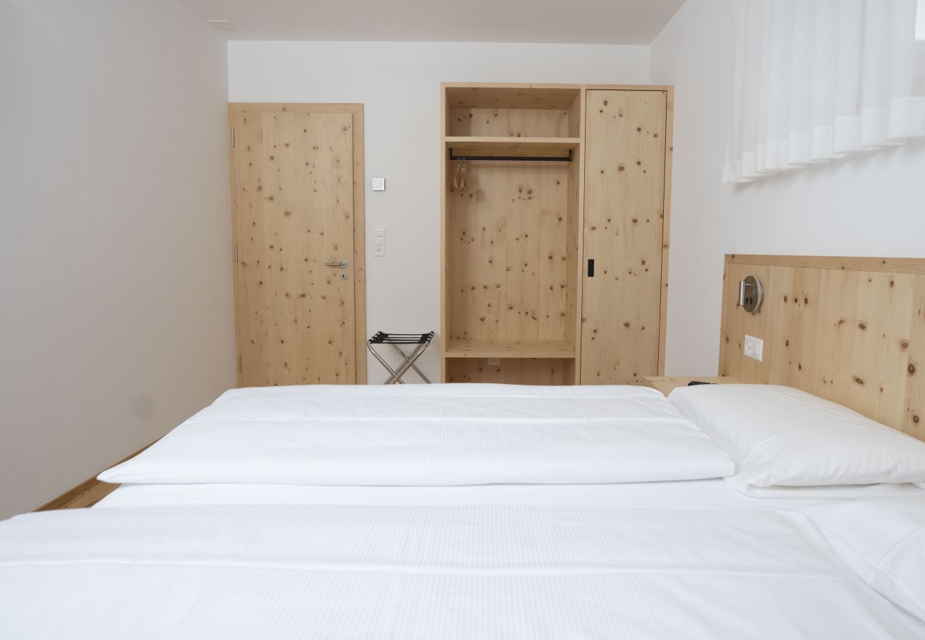 Ferienwohnung in Müstair - CHASA HELVETIA DUAI: ENTSPANNEN UND GENIESSEN IN DER NEU GEBAUTEN 3,5-ZIMMER-FERIENWOHNUNG MIT EXKLUSIVEM HOTELSERVICE IM BIOSPÄHRENRESERVAT VAL MÜSTAIR 