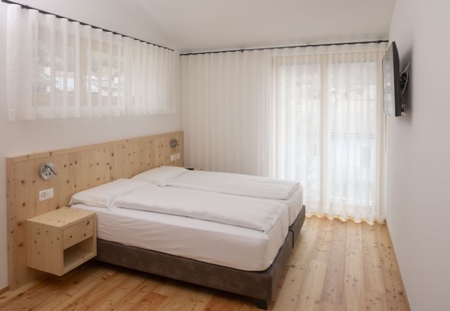 Ferienwohnung in Müstair - Chasa Helvetia Trai: Neu gebaute 3,5 Zimmer Ferienwohnung mit exklusivem Hotelservice Ferienwohnung in Müstair - Chasa Helvetia Trai: Neu gebaute 3,5 Zimmer Ferienwohnung mit exklusivem Hotelservice