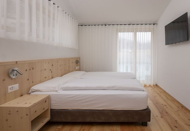 Ferienwohnung in Müstair - Chasa Helvetia Trai: Neu gebaute 3,5 Zimmer Ferienwohnung mit exklusivem Hotelservice Ferienwohnung in Müstair - Chasa Helvetia Trai: Neu gebaute 3,5 Zimmer Ferienwohnung mit exklusivem Hotelservice
