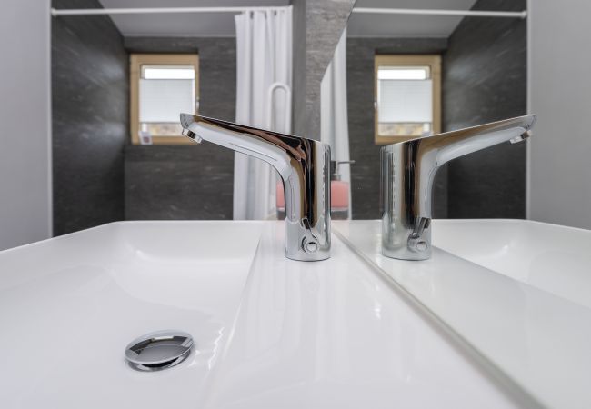 Ferienwohnung in Müstair - Chasa Helvetia Trai: Neu gebaute 3,5 Zimmer Ferienwohnung mit exklusivem Hotelservice Ferienwohnung in Müstair - Chasa Helvetia Trai: Neu gebaute 3,5 Zimmer Ferienwohnung mit exklusivem Hotelservice