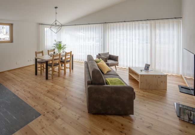 Ferienwohnung in Müstair - Chasa Helvetia Trai: Neu gebaute 3,5 Zimmer Ferienwohnung mit exklusivem Hotelservice Ferienwohnung in Müstair - Chasa Helvetia Trai: Neu gebaute 3,5 Zimmer Ferienwohnung mit exklusivem Hotelservice