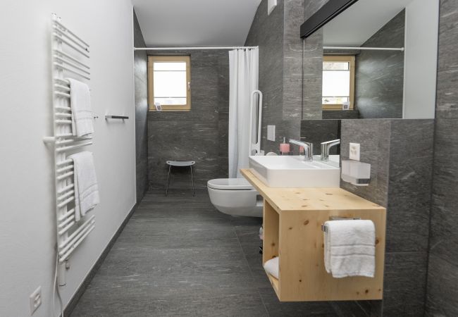 Ferienwohnung in Müstair - Chasa Helvetia Trai: Neu gebaute 3,5 Zimmer Ferienwohnung mit exklusivem Hotelservice Ferienwohnung in Müstair - Chasa Helvetia Trai: Neu gebaute 3,5 Zimmer Ferienwohnung mit exklusivem Hotelservice