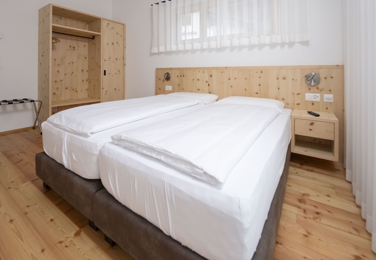 Ferienwohnung in Müstair - Chasa Helvetia Trai: Neu gebaute 3,5 Zimmer Ferienwohnung mit exklusivem Hotelservice