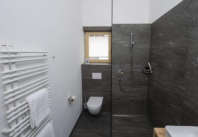 Studio in Müstair - Chasa Helvetia Studio: Entspannen und geniessen im neuen Studio mit exklusivem Hotelservice Studio in Müstair - Chasa Helvetia Studio: Entspannen und geniessen im neuen Studio mit exklusivem Hotelservice